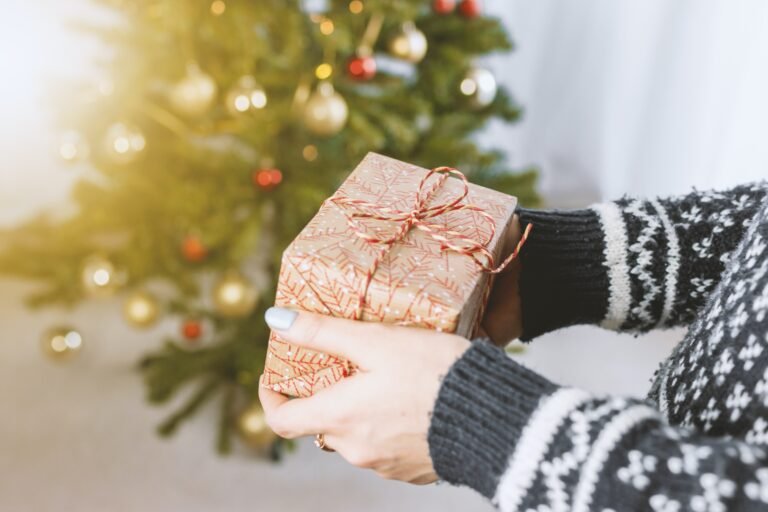 The Ultimate Guide to Finding the Perfect Gift for a Woman in Her 50s