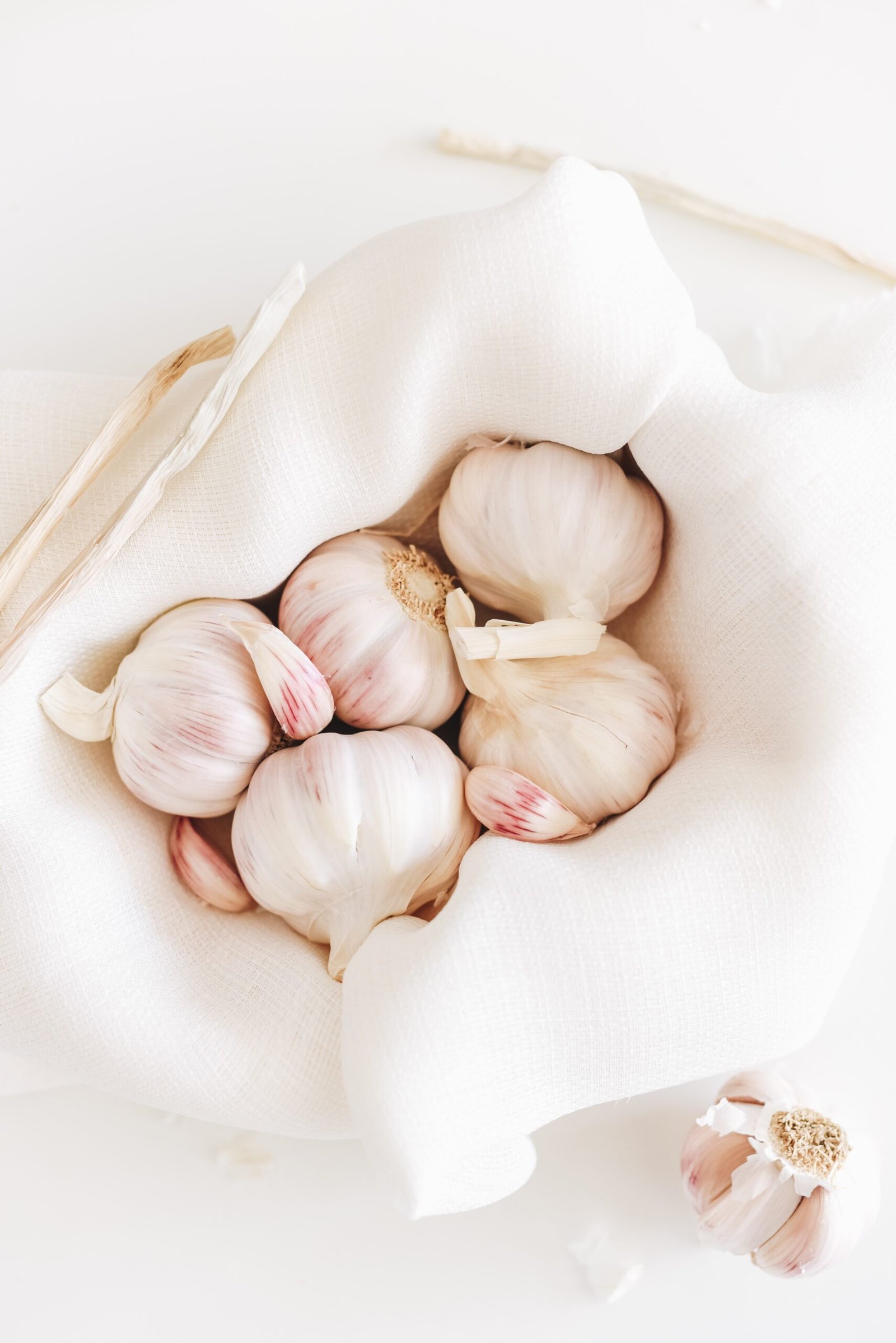 Discovering the Benefits of Garlic and Honey